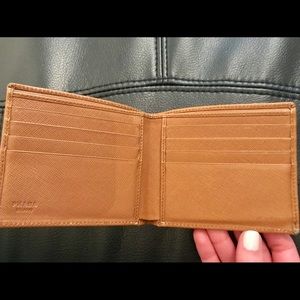 Gently-used Men’s Prada Leather Bifold Wallet